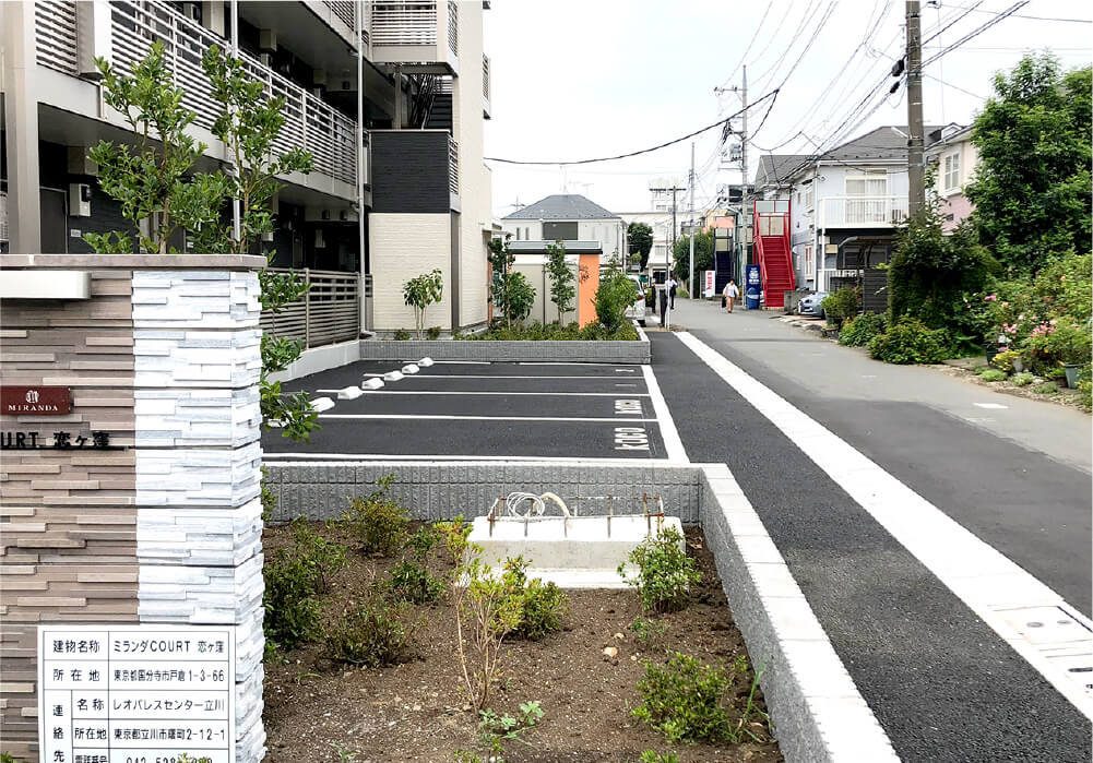 大型の自立看板